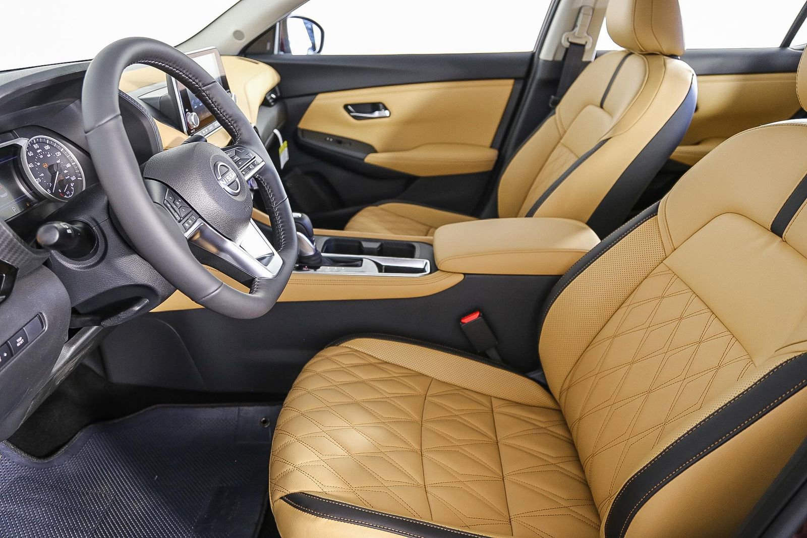 Used 2025 Nissan Sentra SV w/ SV Premium Package image 18