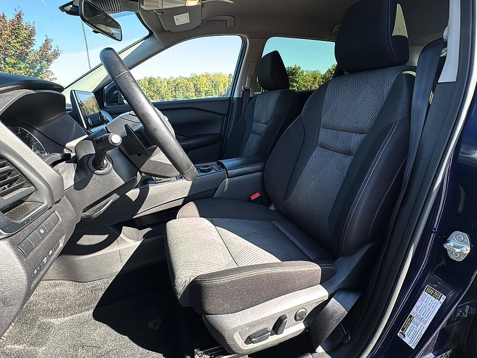 Certified 2025 Nissan Rogue SV AWD/4WD image 14
