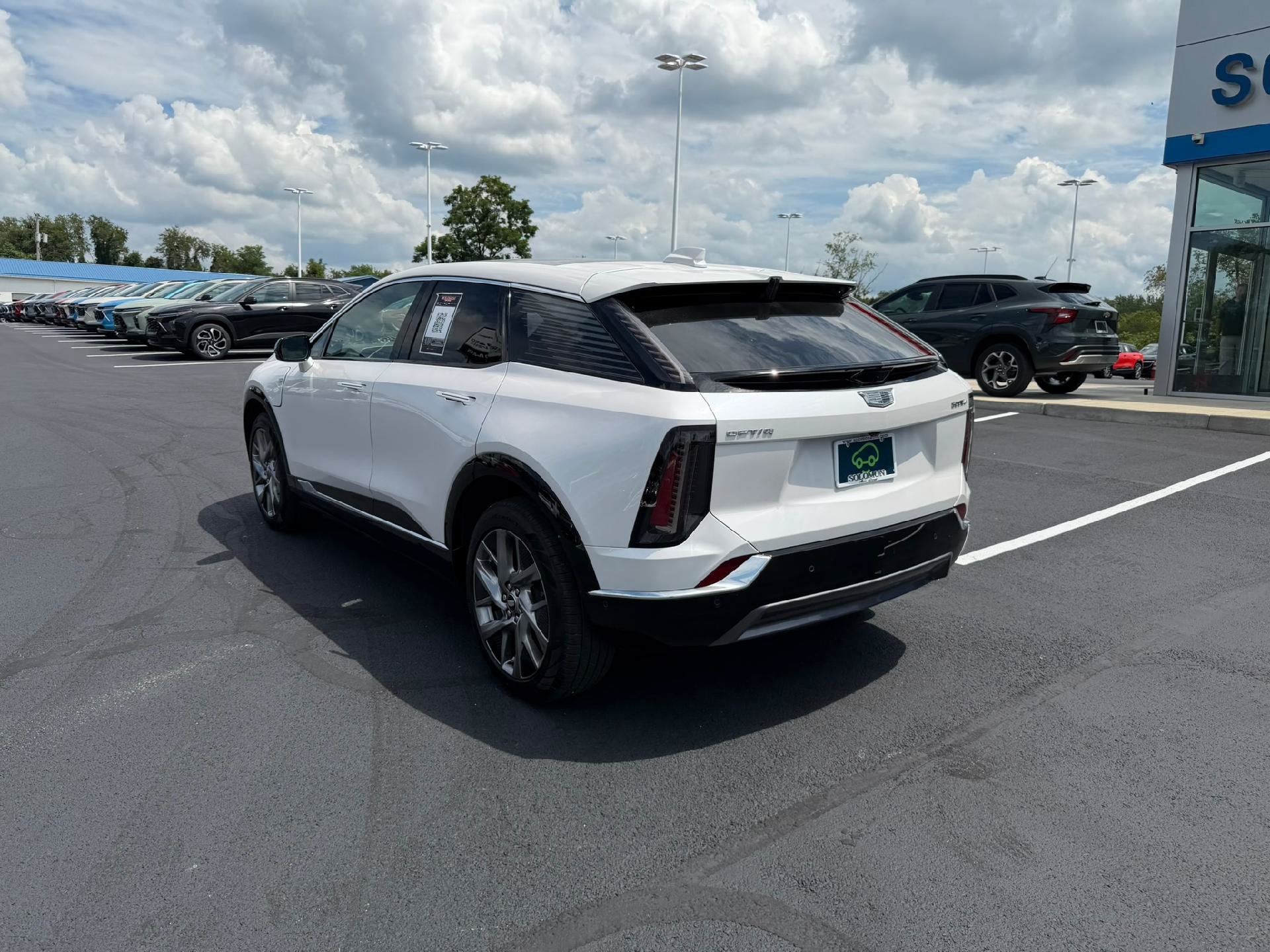 Certified 2025 Cadillac Optiq Luxury 1 AWD/4WD image 4