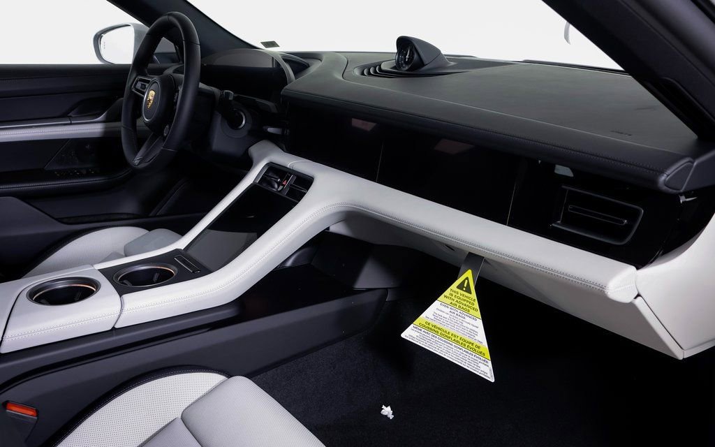 New 2025 Porsche Taycan 4S image 8
