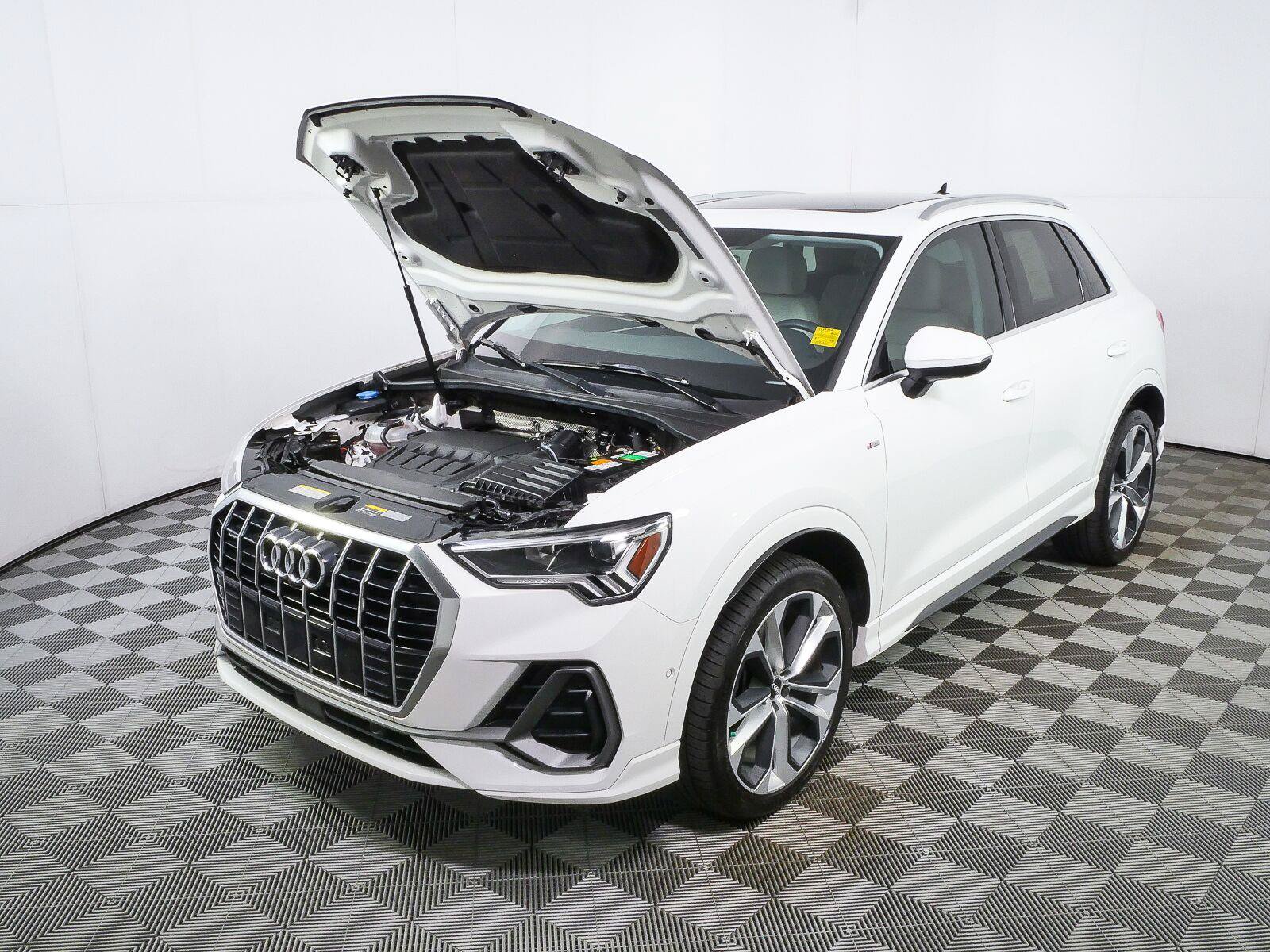 Used 2020 Audi Q3 2.0T Prestige AWD/4WD image 31
