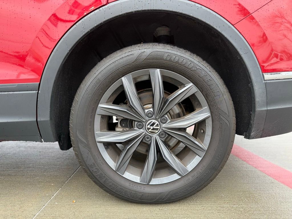 Used 2022 Volkswagen Tiguan SE image 11