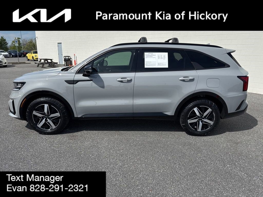 Used 2023 Kia Sorento EX w/ Panoramic Sunroof Package image 4
