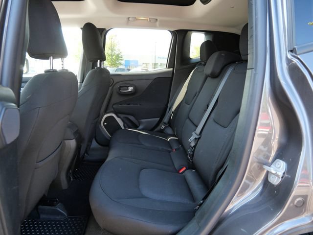 Used 2017 Jeep Renegade Latitude w/ Popular Equipment Group AWD/4WD image 11