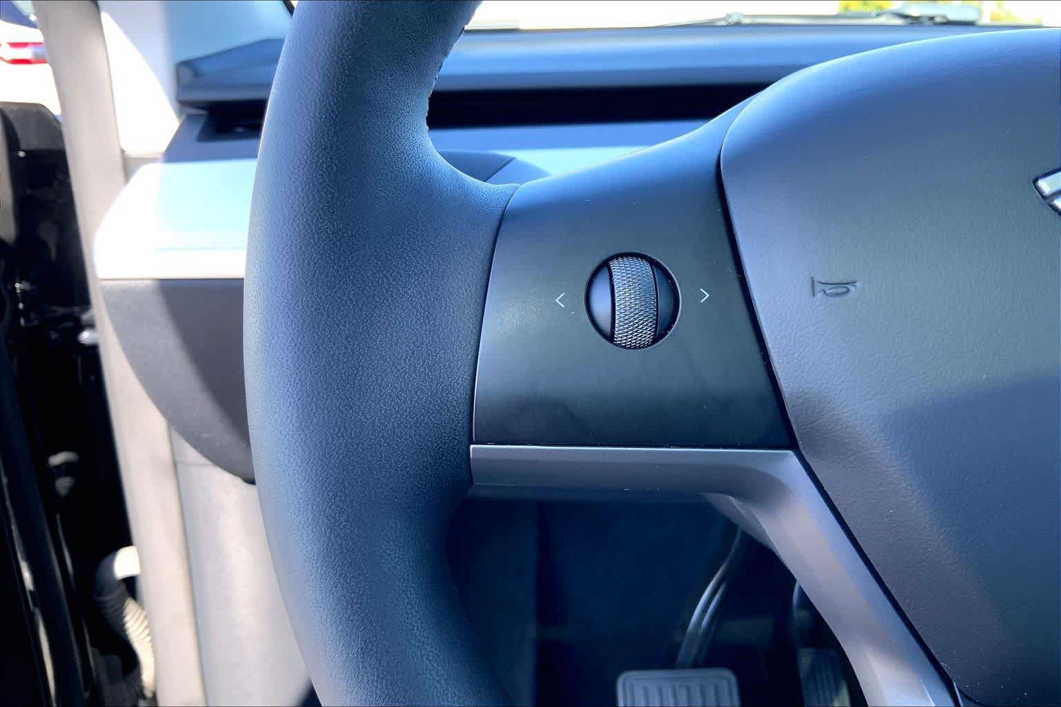 Used 2024 Tesla Model Y Long Range AWD/4WD image 20