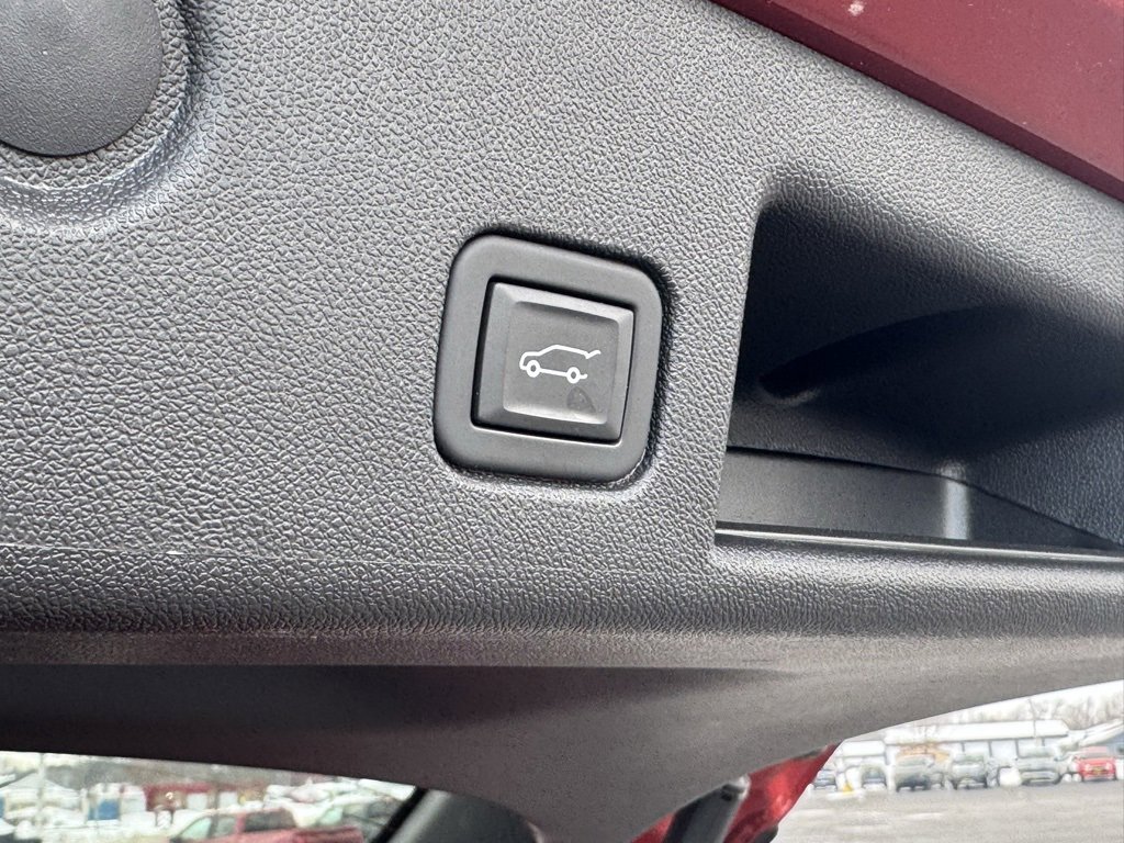 Used 2023 Chevrolet Equinox LT image 32