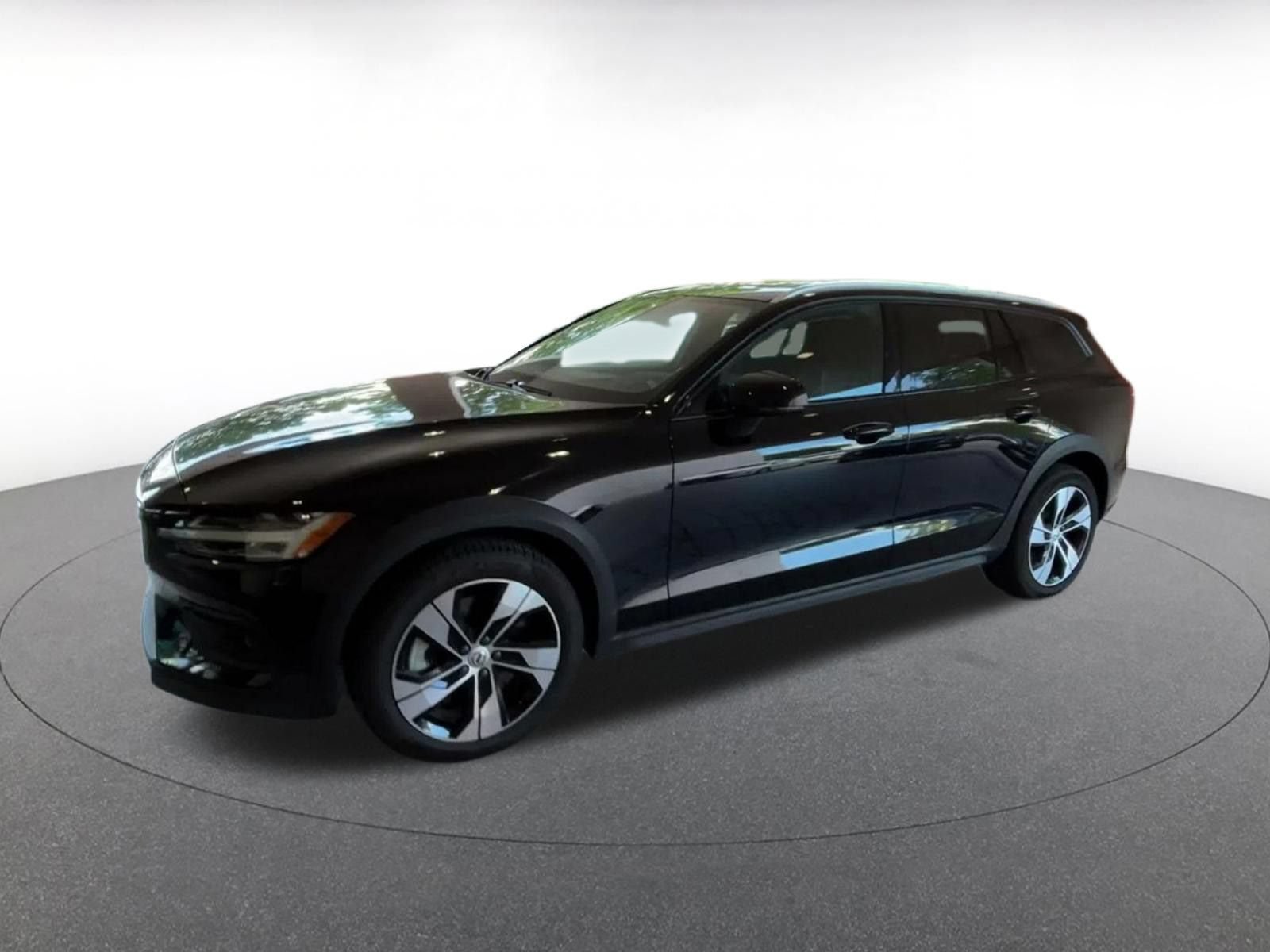 Used 2025 Volvo V60 B5 Cross Country Plus AWD/4WD image 7