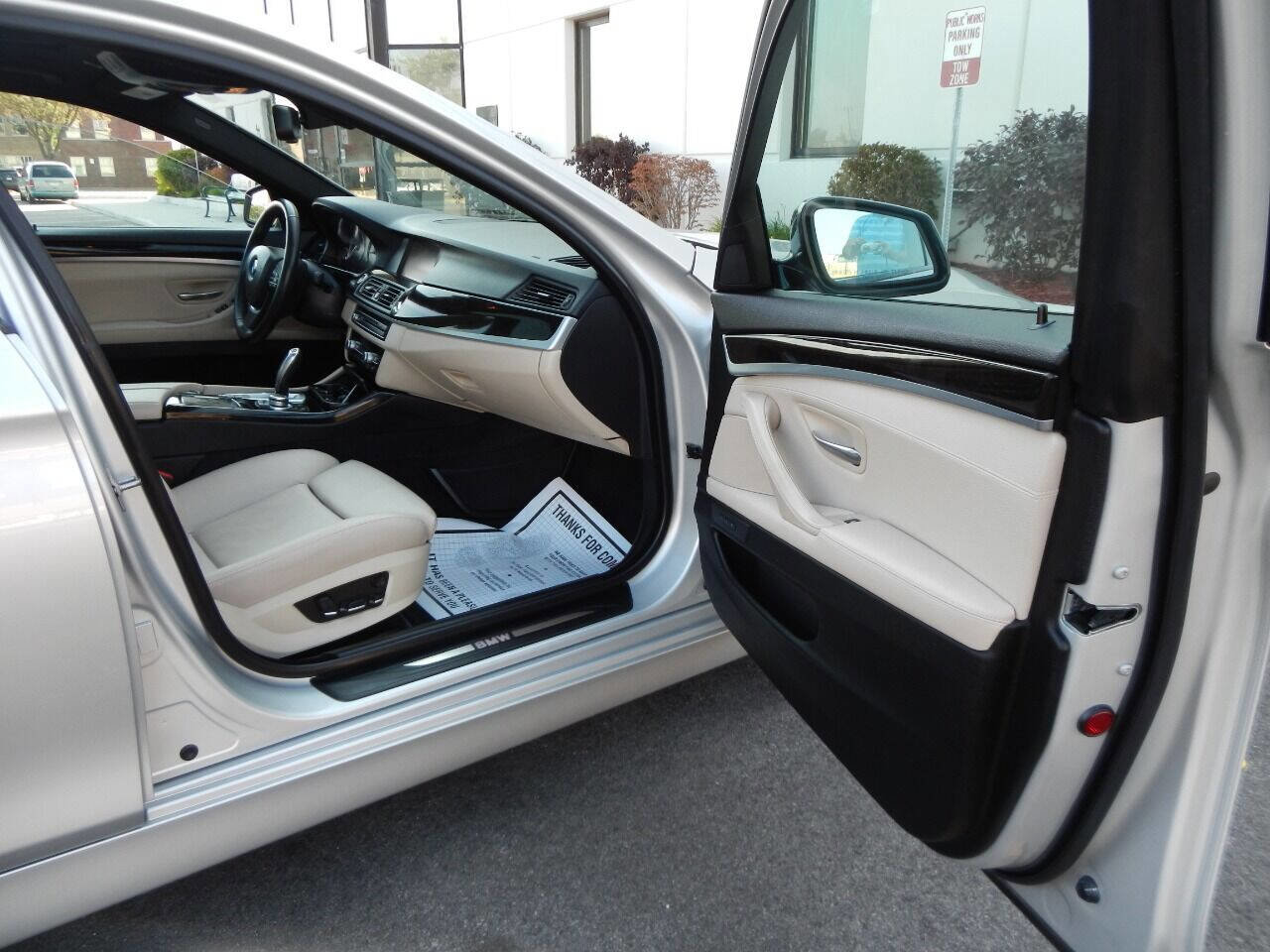 Used 2012 BMW 550i xDrive Sedan image 35