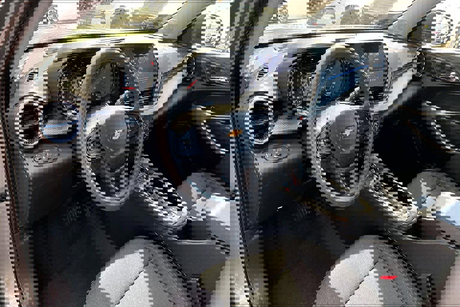 Used 2025 Chevrolet Trax LS image 17