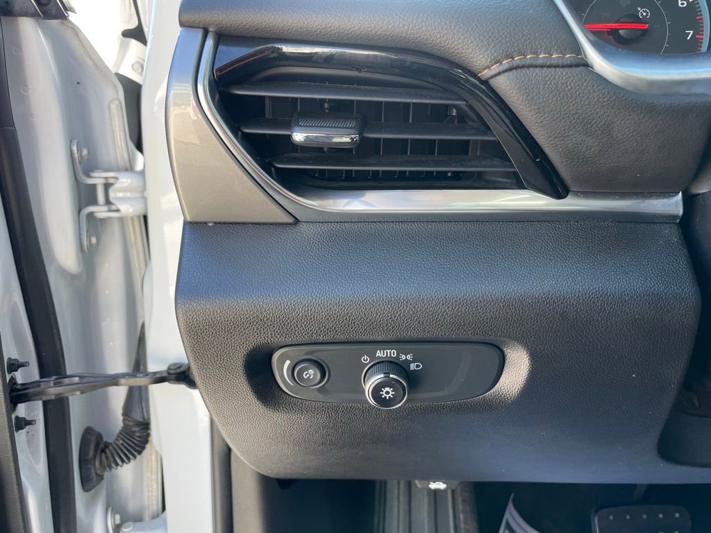 Used 2019 Chevrolet Traverse LS image 12