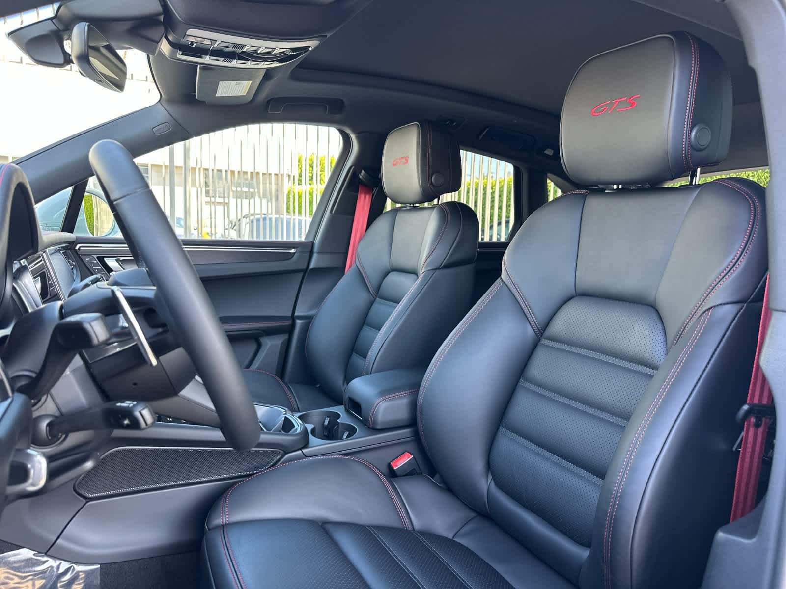 New 2026 Porsche Macan GTS AWD/4WD image 5