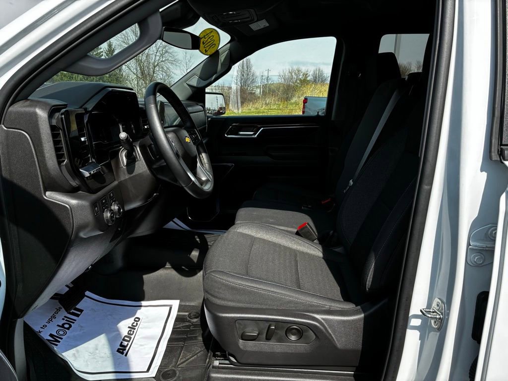 Used 2024 Chevrolet Silverado 1500 LT image 23