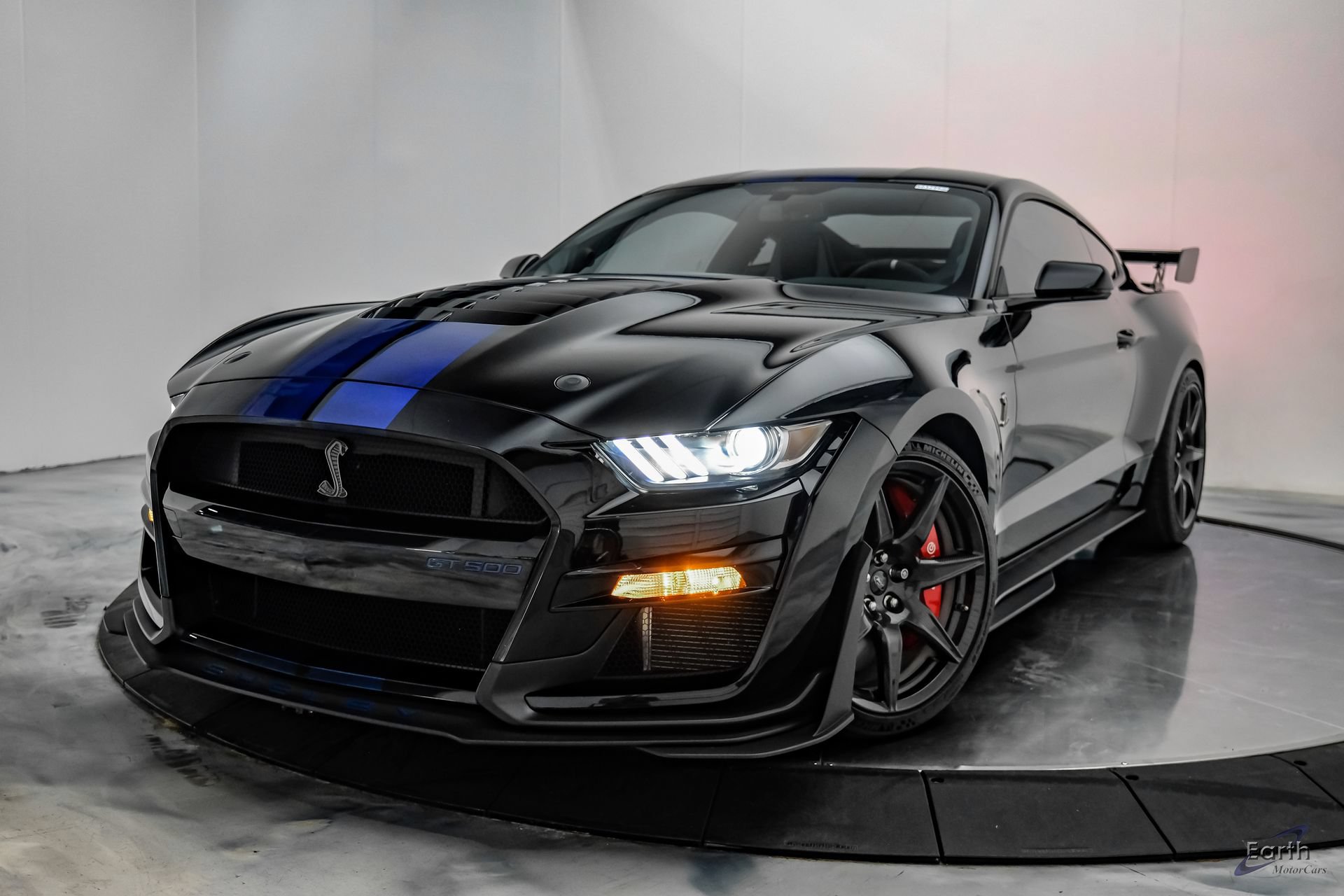 Used 2021 Ford Mustang Shelby GT500 w/ Carbon Fiber Track Pack RWD image 6