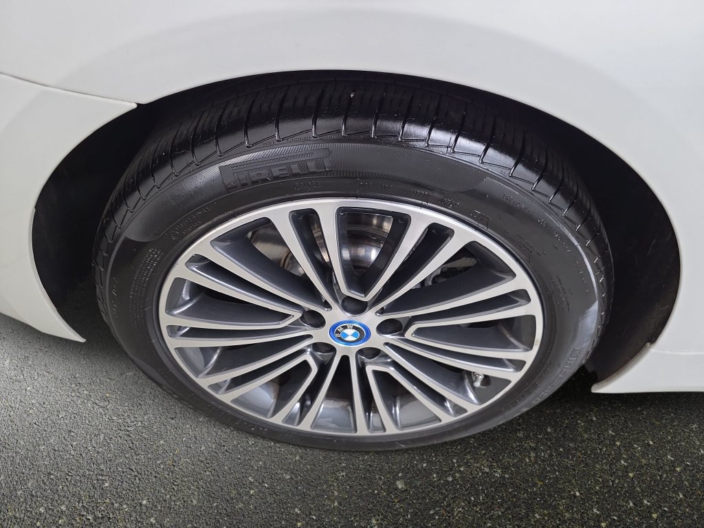 Used 2019 BMW 530e xDrive w/ Convenience Package AWD/4WD image 33