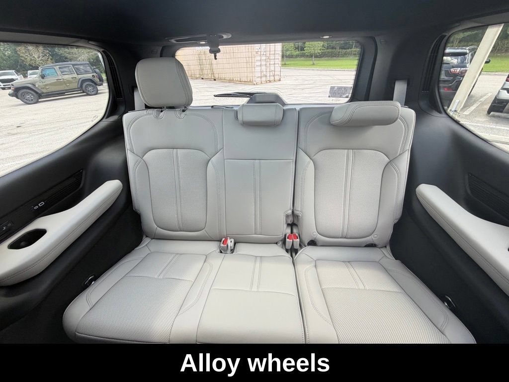 New 2026 Jeep Grand Wagoneer Summit w/ 8-Passenger Seating Package AWD/4WD image 36