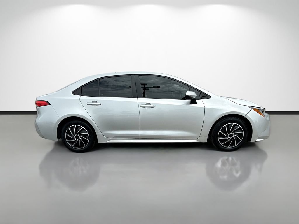 Used 2021 Toyota Corolla LE FWD image 2