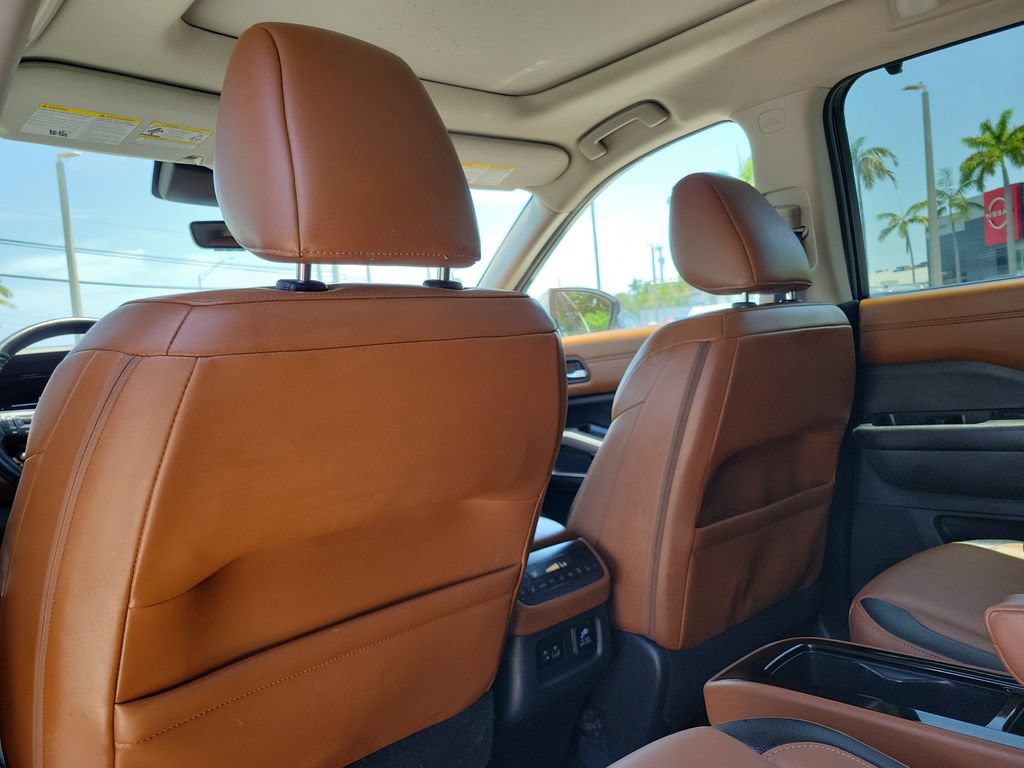 Certified 2024 Nissan Pathfinder Platinum FWD image 15