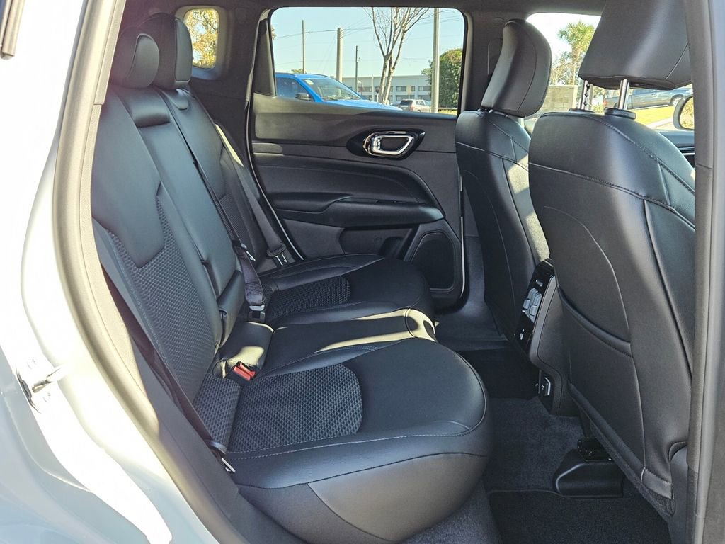 New 2026 Jeep Compass Latitude image 14