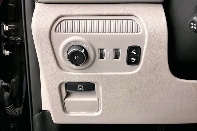 Used 2022 Jeep Wagoneer Series III w/ Rear Seat Video Group 1 AWD/4WD image 36