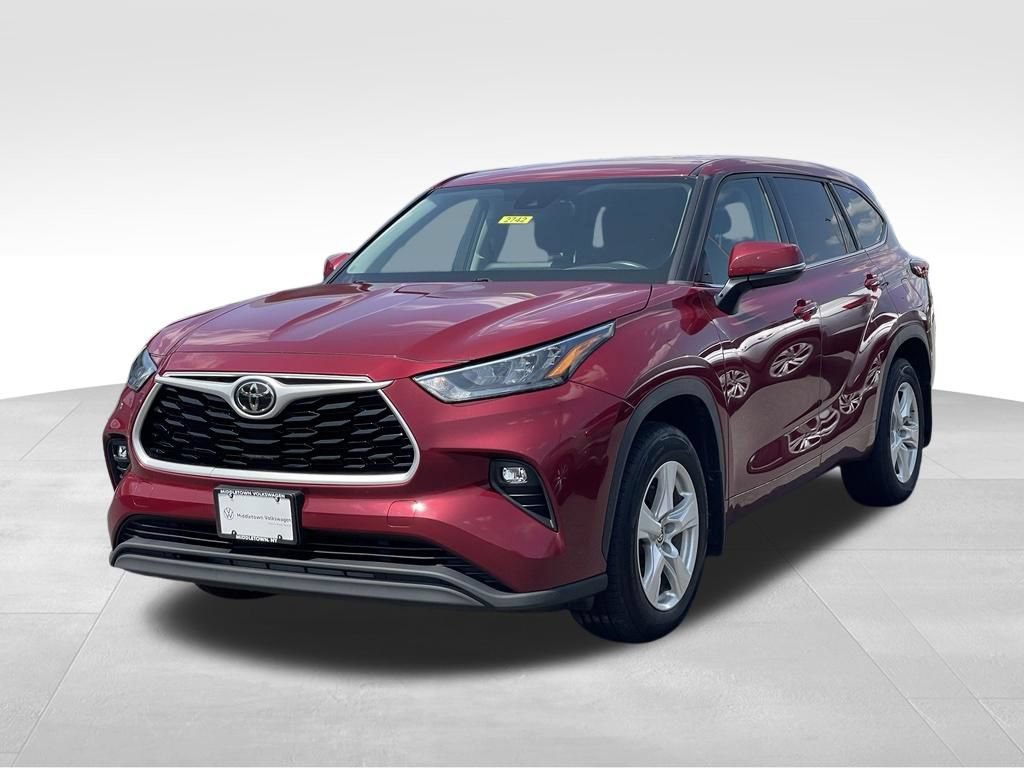 Used 2020 Toyota Highlander LE AWD/4WD image 2