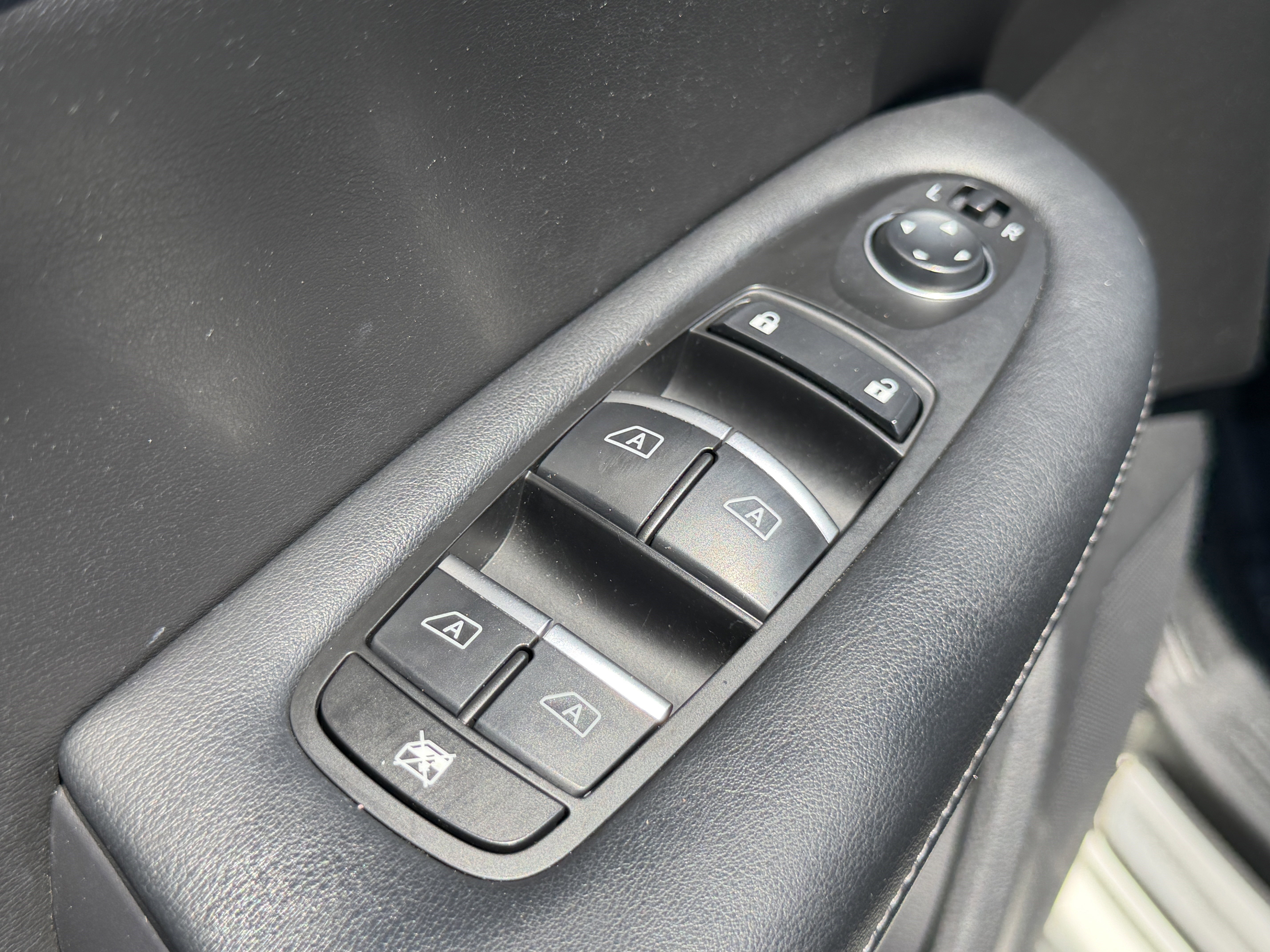 Used 2019 INFINITI QX50 Luxe w/ Navigation Package FWD image 14