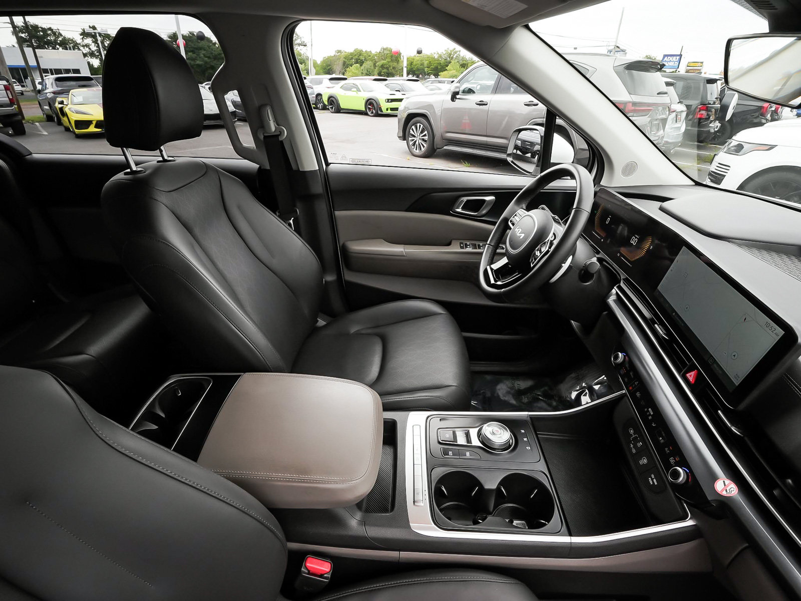 Used 2026 Kia Carnival LXS FWD image 46