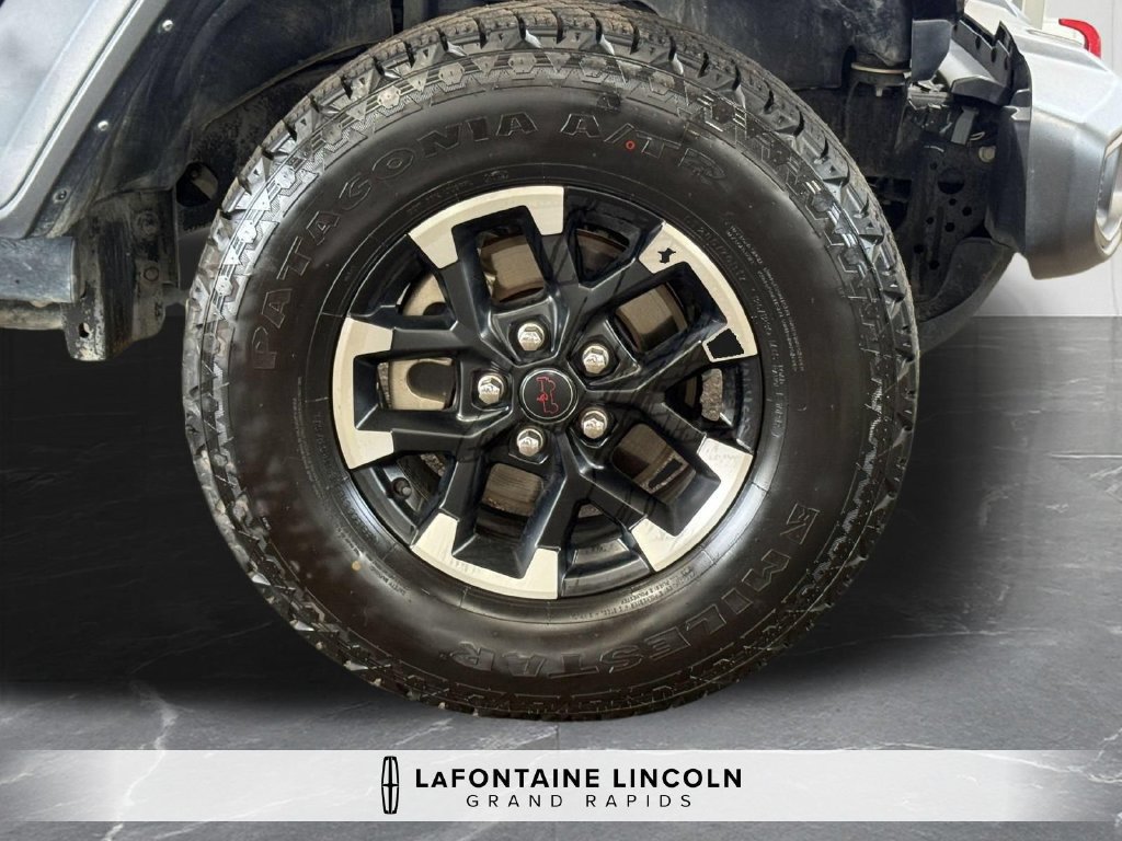 Used 2025 Jeep Wrangler Unlimited Rubicon AWD/4WD image 31