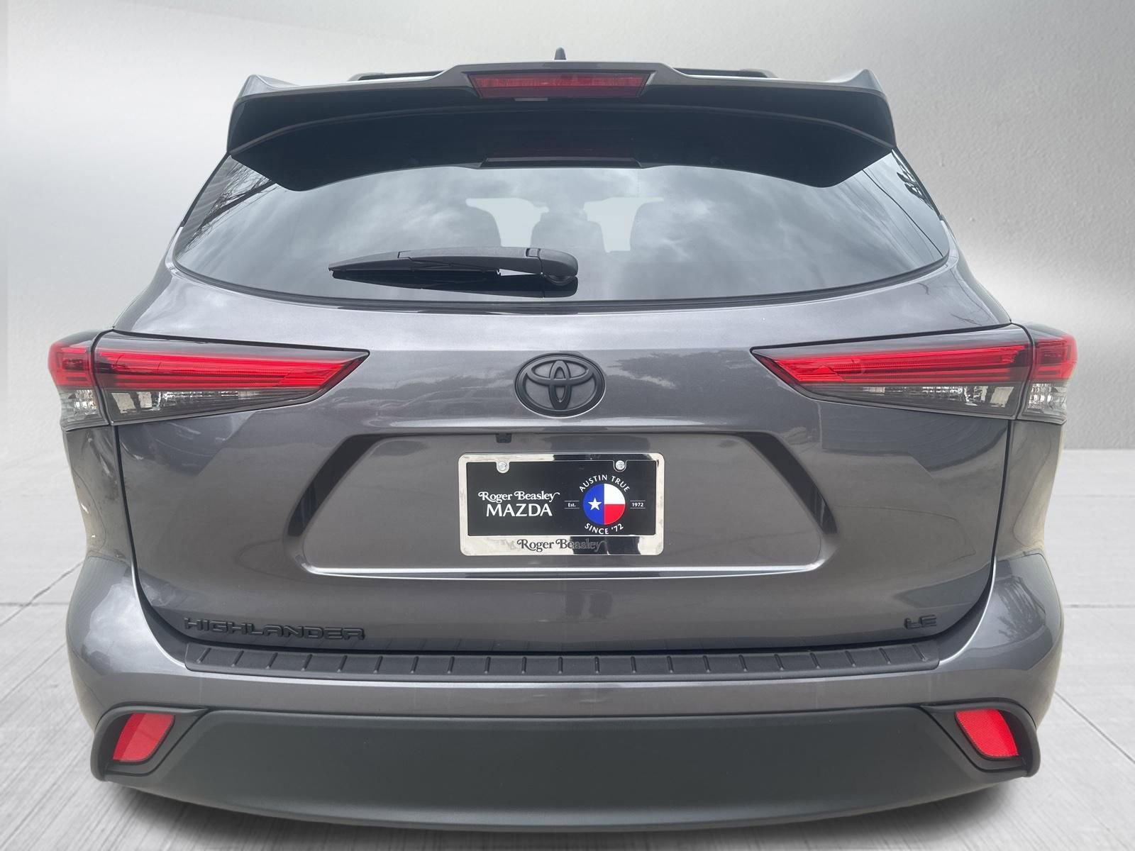 Used 2023 Toyota Highlander LE image 7