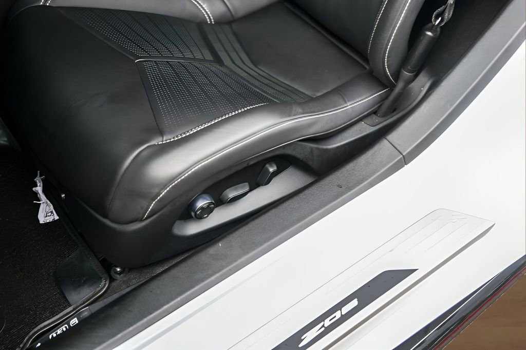 Used 2025 Chevrolet Corvette Z06 RWD image 8