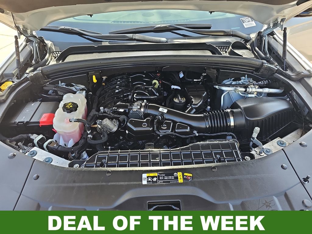 Used 2023 Jeep Grand Cherokee L Laredo image 32