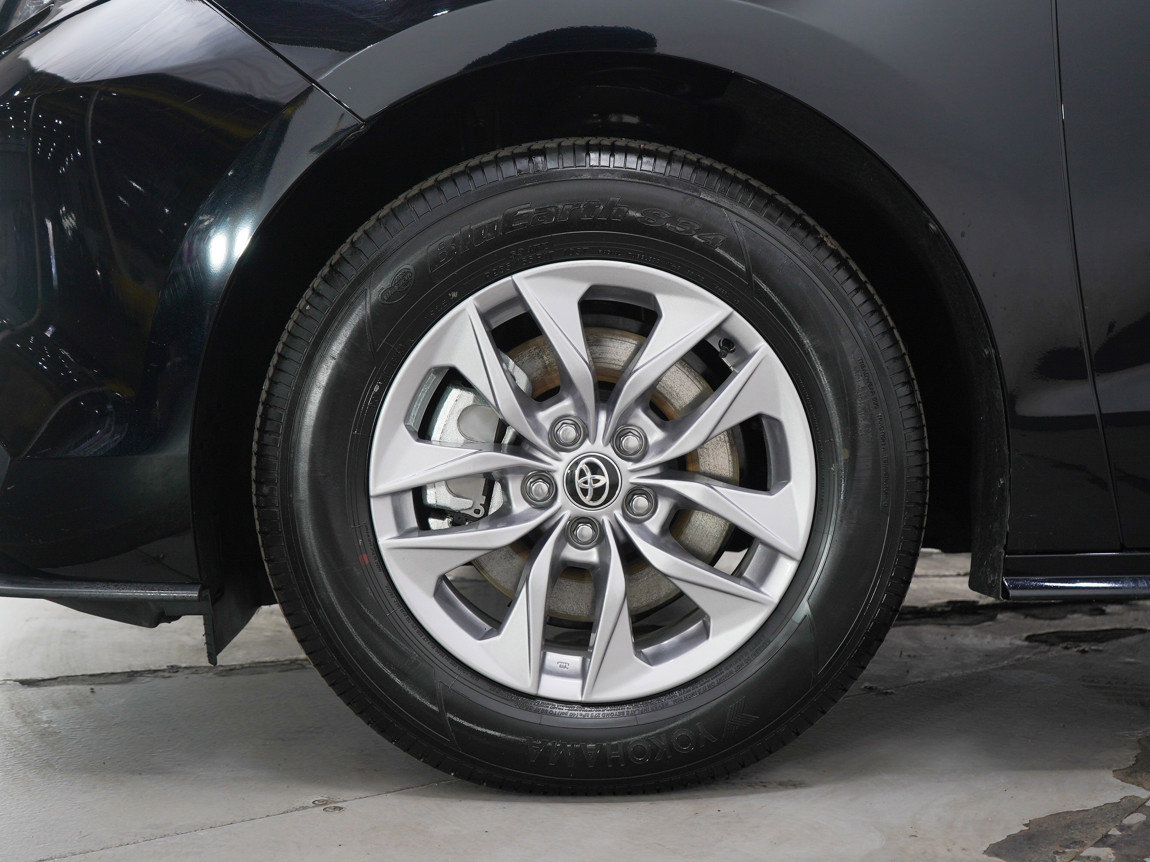 Used 2025 Toyota Sienna XLE image 29