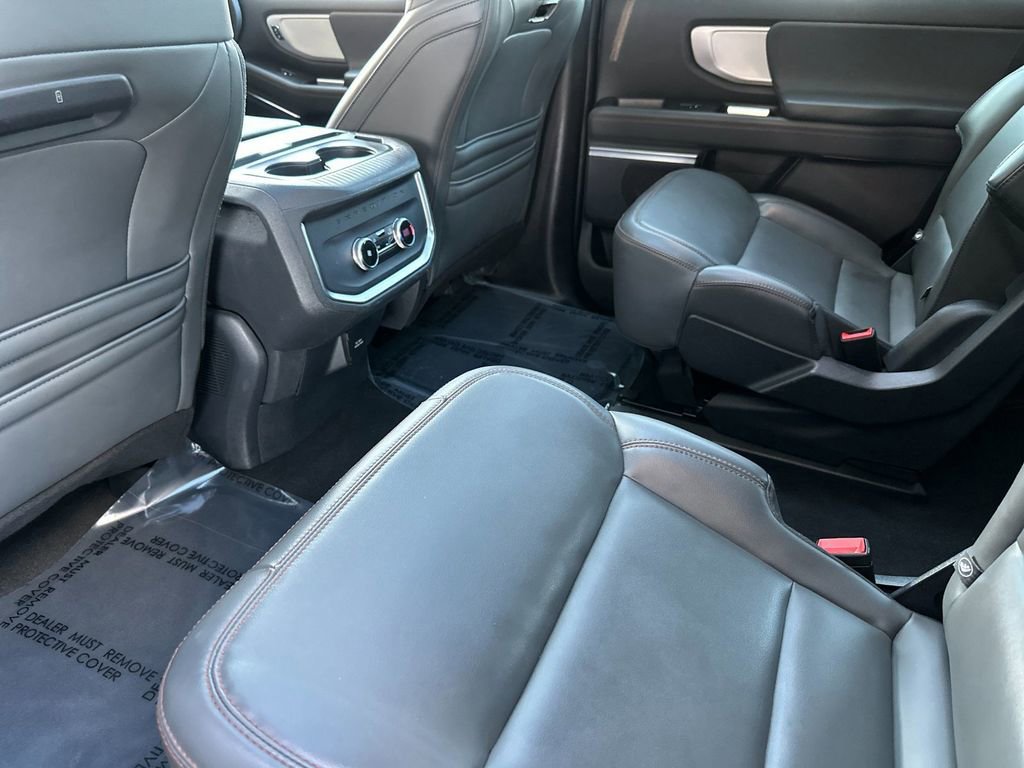 Certified 2025 Ford Expedition Active image 11