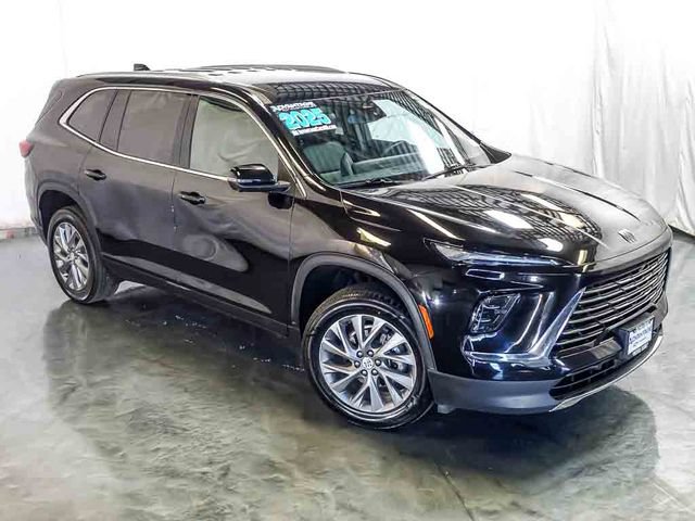 Used 2025 Buick Enclave Preferred AWD/4WD image 6