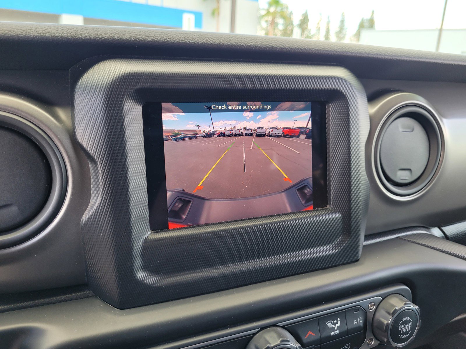 Used 2022 Jeep Gladiator Willys image 16