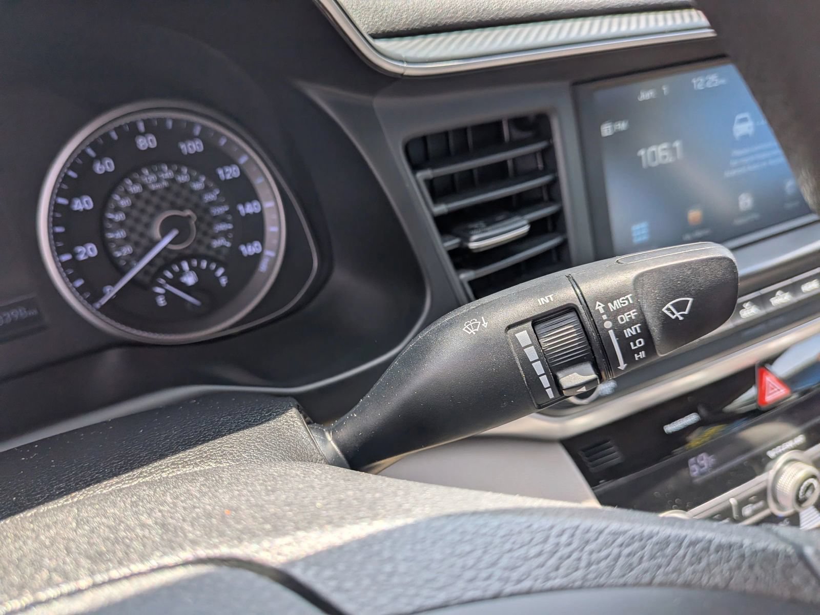 Used 2020 Hyundai Elantra SEL w/ Winter Weather Package FWD image 38