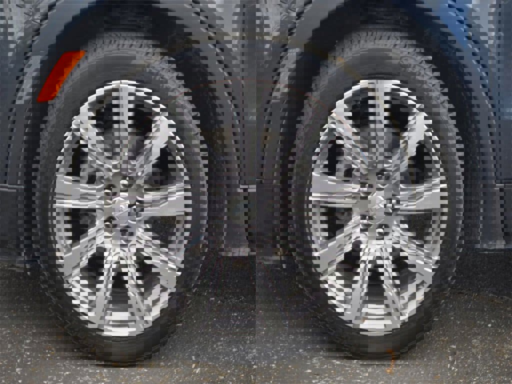 Used 2021 Cadillac XT4 Premium Luxury w/ Cold Weather Package image 6