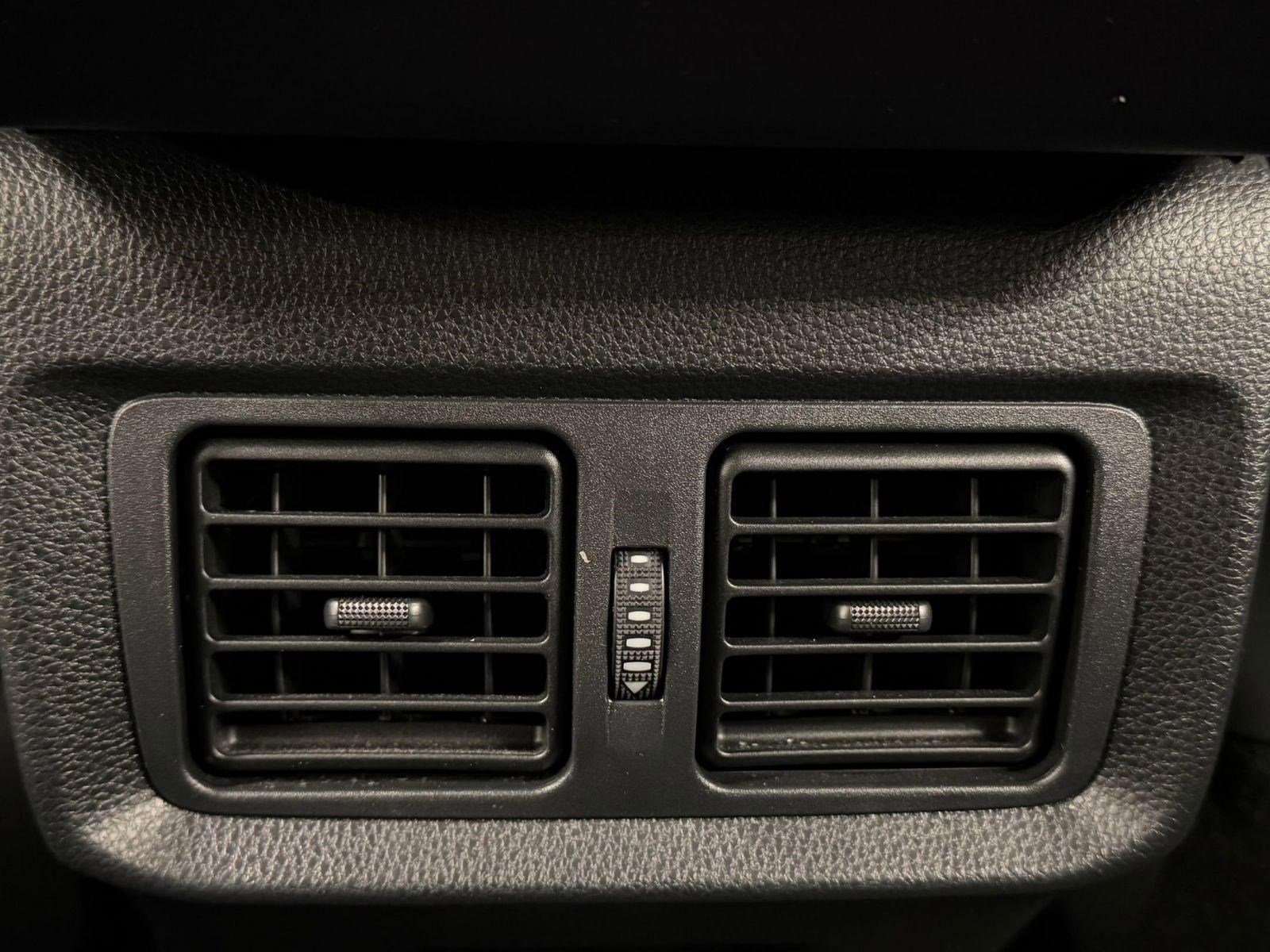 Used 2023 Toyota Venza Limited image 23