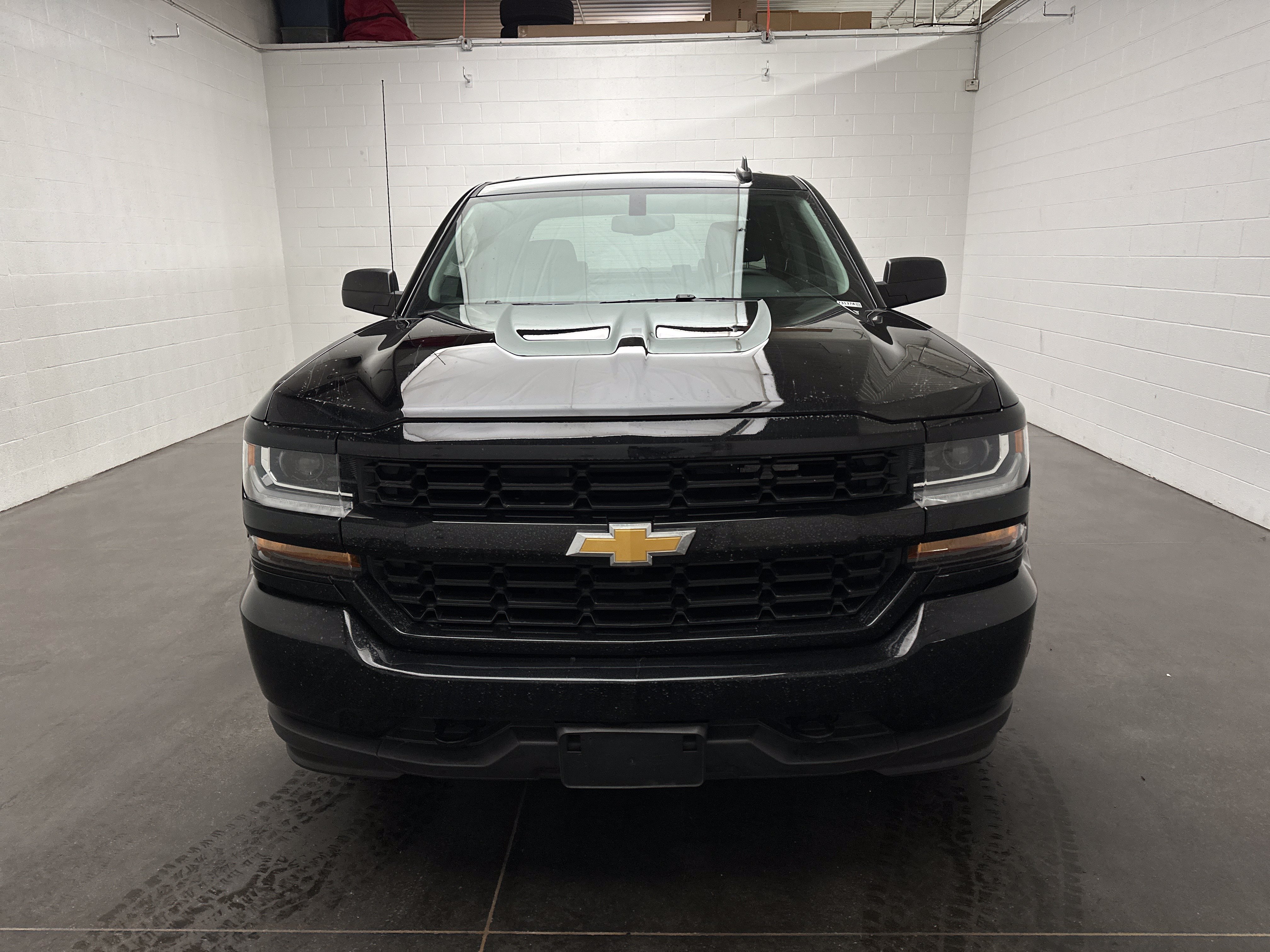 Used 2018 Chevrolet Silverado 1500 Custom w/ Custom Value Package AWD/4WD image 3