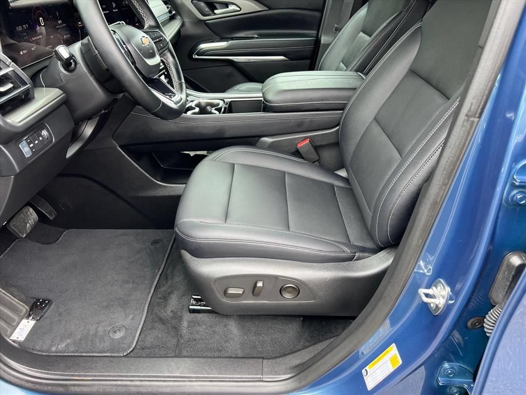 Used 2026 Chevrolet Traverse LT AWD/4WD image 11