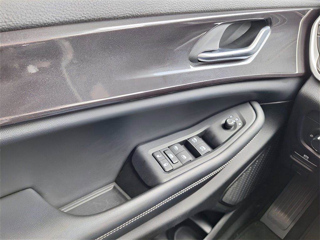 Used 2023 Jeep Grand Cherokee L Altitude image 17