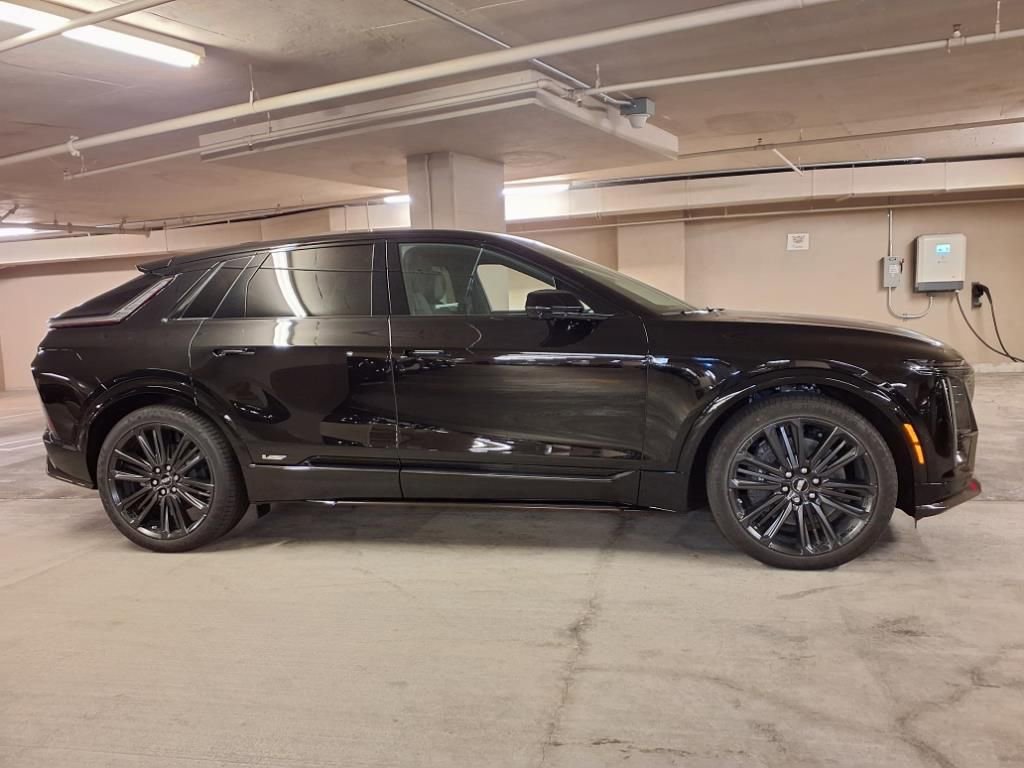 New 2026 Cadillac Lyriq V w/ Exterior Carbon Fiber Package AWD/4WD image 4