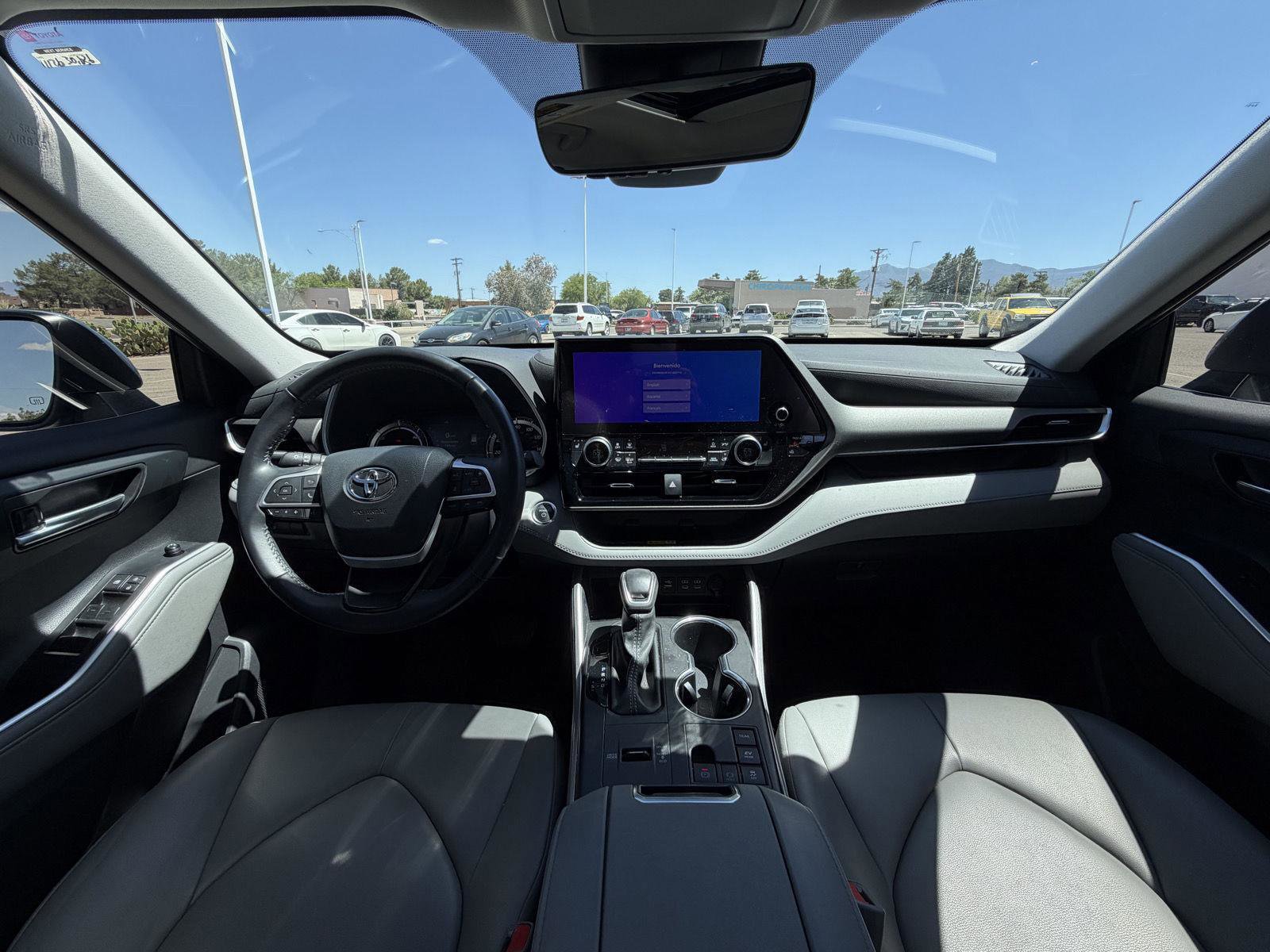 Used 2024 Toyota Highlander XLE AWD/4WD image 25