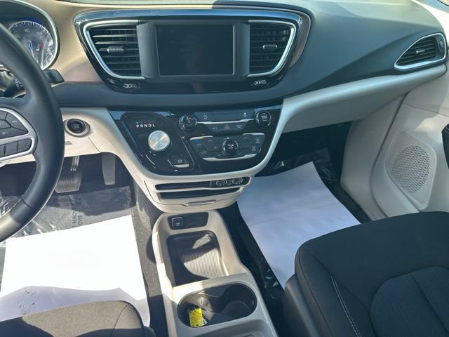 Used 2023 Chrysler Voyager LX FWD image 10