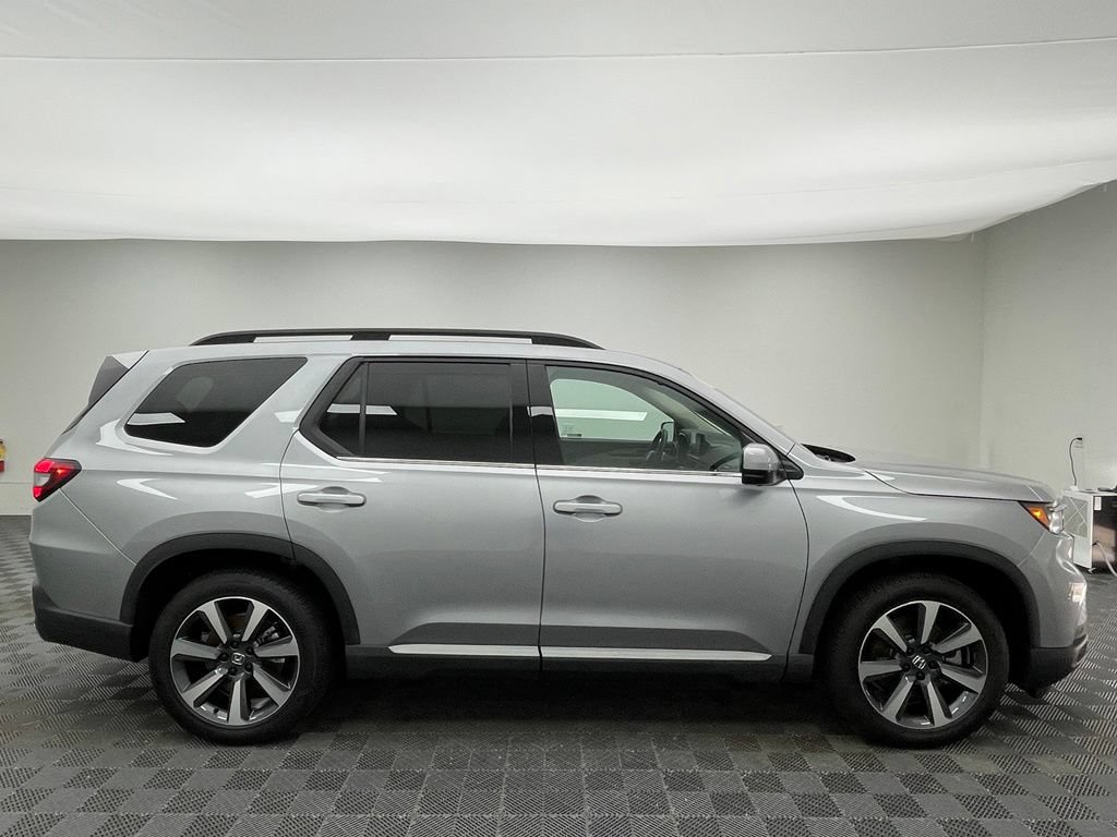 Used 2025 Honda Pilot Elite image 8
