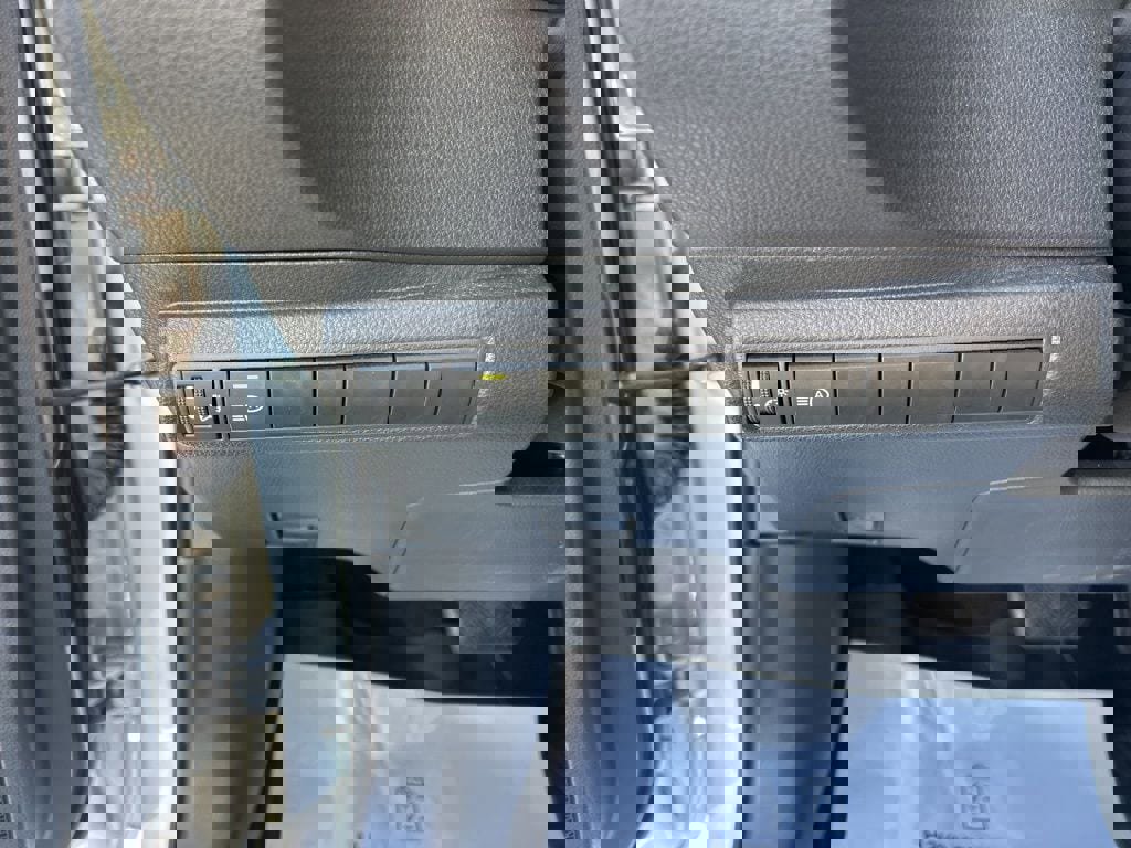 Used 2024 Toyota Corolla LE image 6