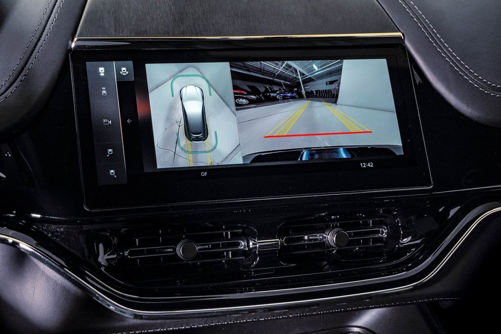 Used 2025 Aston Martin DBX 707 image 28