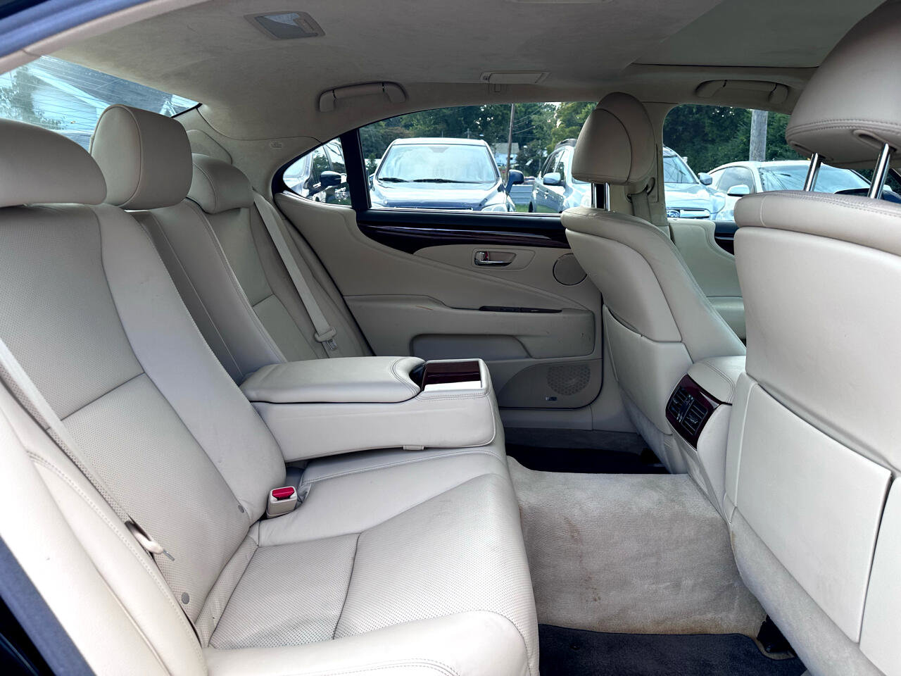 Used 2010 Lexus LS 460 L image 31