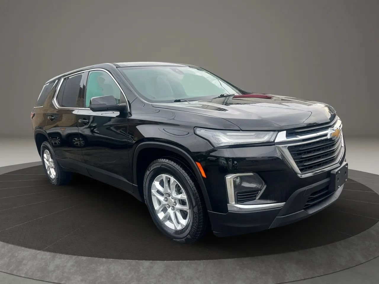 Used 2023 Chevrolet Traverse LS w/ LPO, Cargo Package AWD/4WD image 3