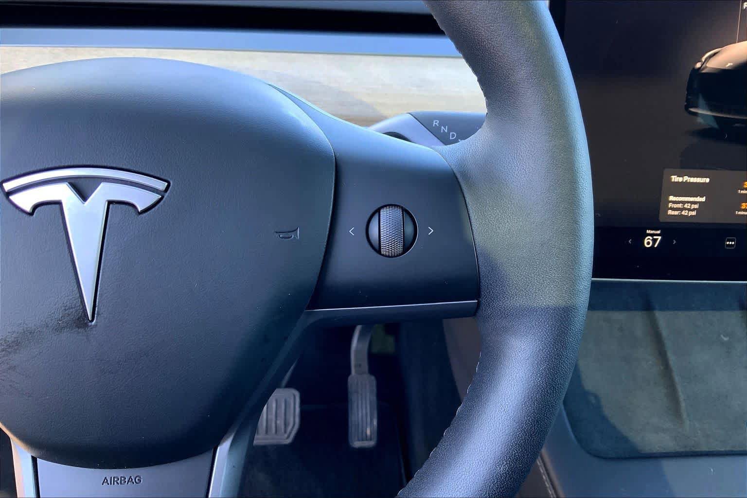 Used 2025 Tesla Model Y Long Range AWD/4WD image 24