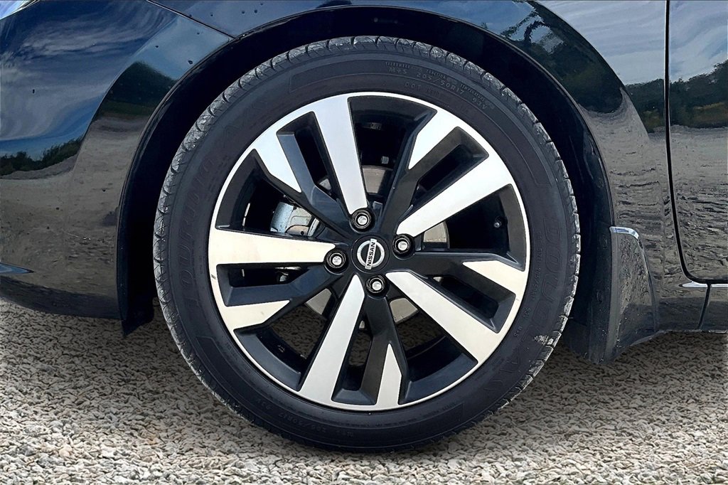 Used 2021 Nissan Versa SR image 9